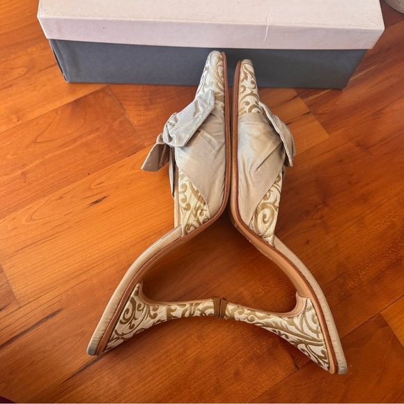 Olivia Rose Tal Silk taffeta bow mules brocade sz 9 women’s gold & Champagne - Picture 5 of 8